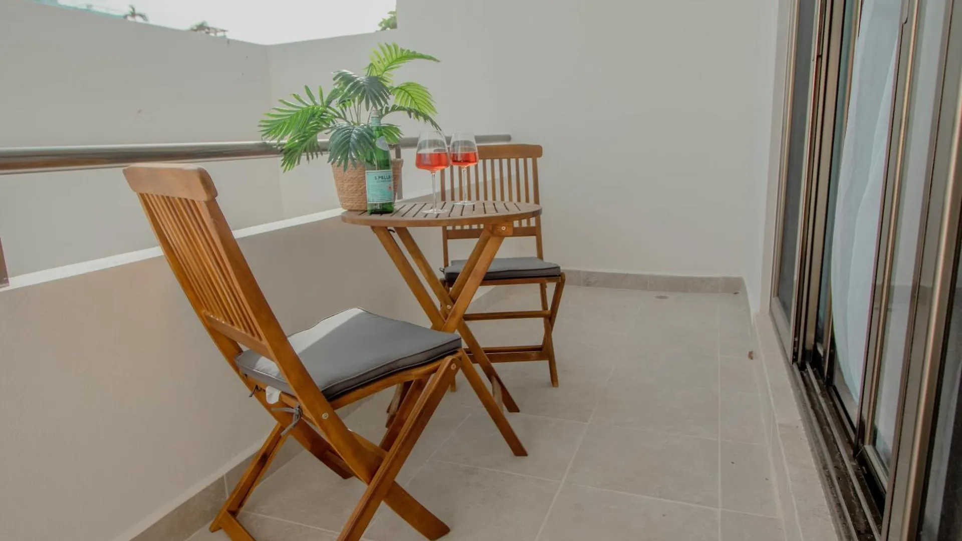 Apartment Condos With Ocean View Pool In Av 10 & 60 Street Playa del Carmen Mexiko