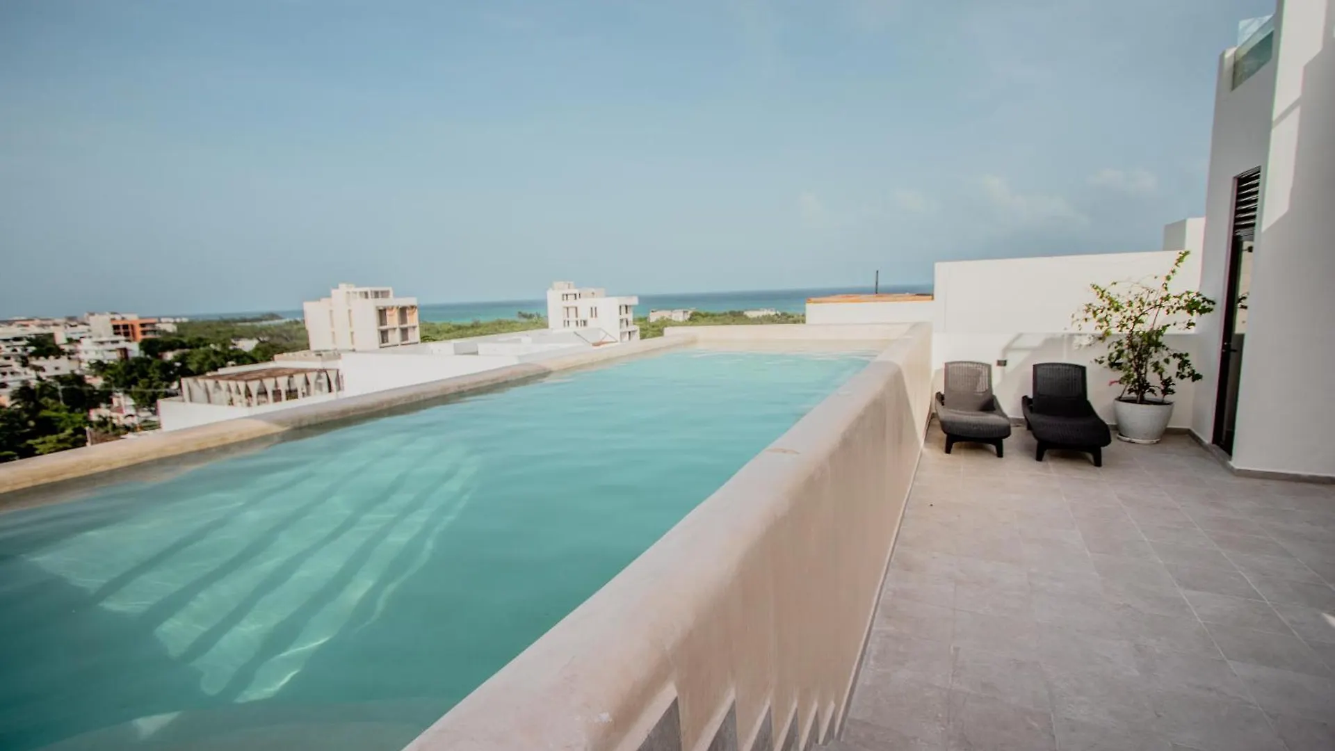 Apartment Condos With Ocean View Pool In Av 10 & 60 Street Playa del Carmen Mexiko